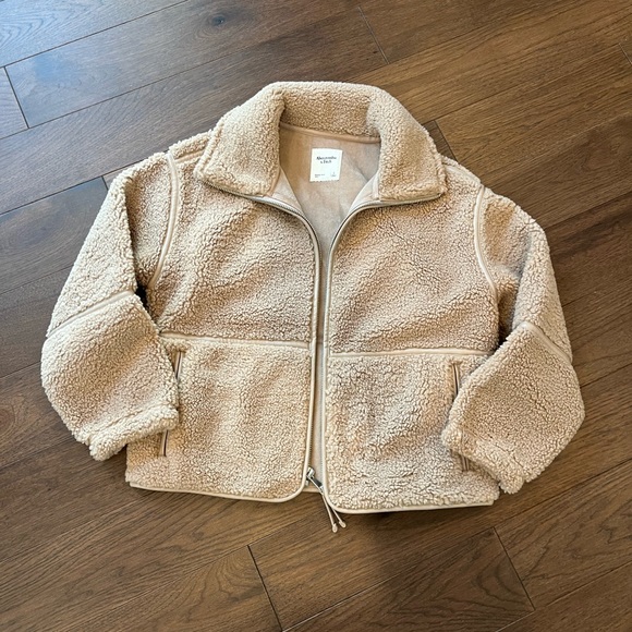 Abercrombie & Fitch Jackets & Blazers - Abercrombie & Fitch Women's Sherpa Mockneck Full-Zip Size Small Light Brown